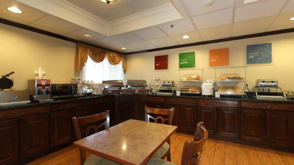 Comfort Inn Near Greenfield Village Диърборн Екстериор снимка