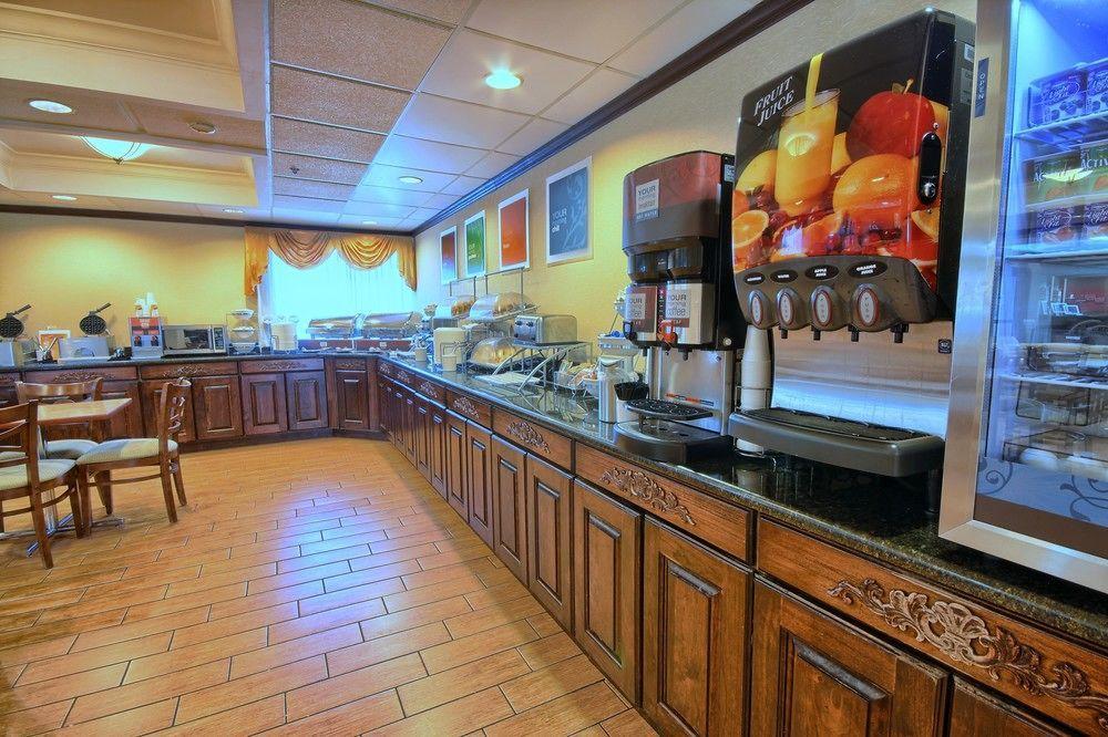Comfort Inn Near Greenfield Village Диърборн Екстериор снимка