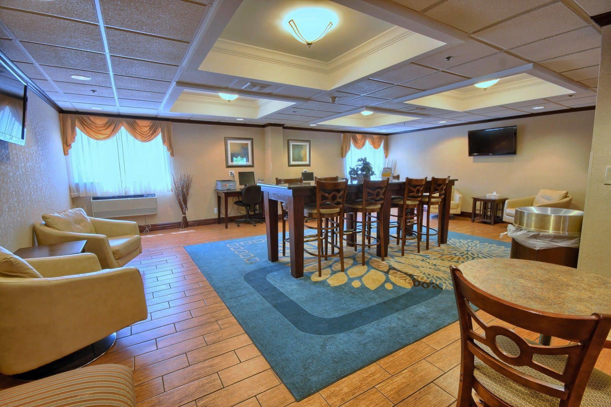 Comfort Inn Near Greenfield Village Диърборн Екстериор снимка